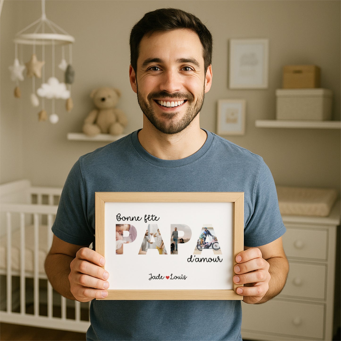 Homme tenant un cadre avec affiche photos Bonne fête Papa d'amour