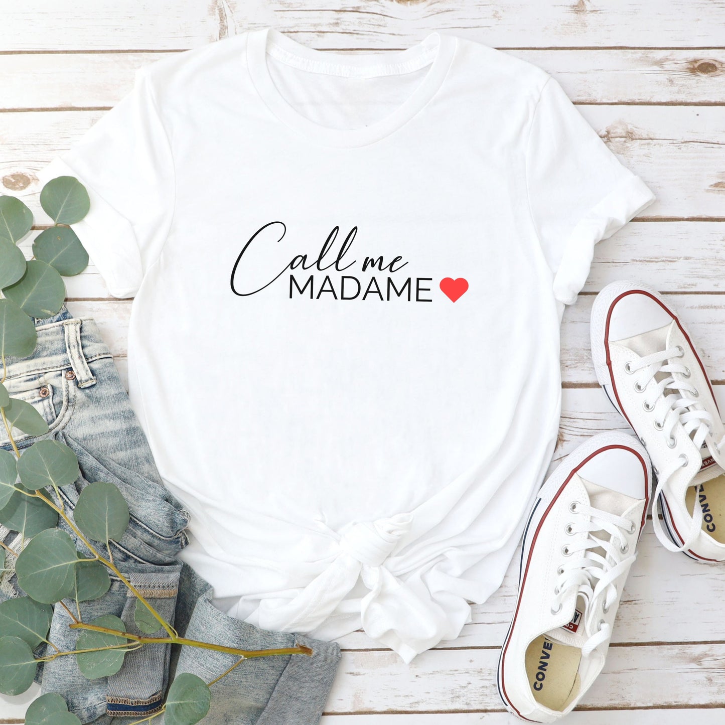 T-shirt blanc mariée avec message Call me MADAME et cœur rouge – Cadeau EVJF