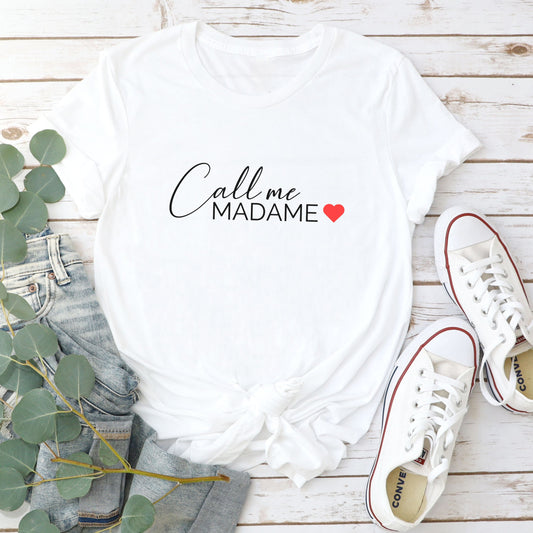 T-shirt blanc mariée avec message Call me MADAME et cœur rouge – Cadeau EVJF